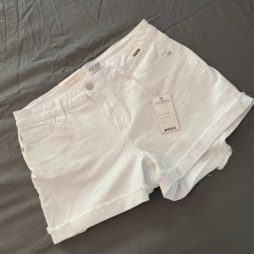 White Judy Blue Jean Shorts Size Large NWT